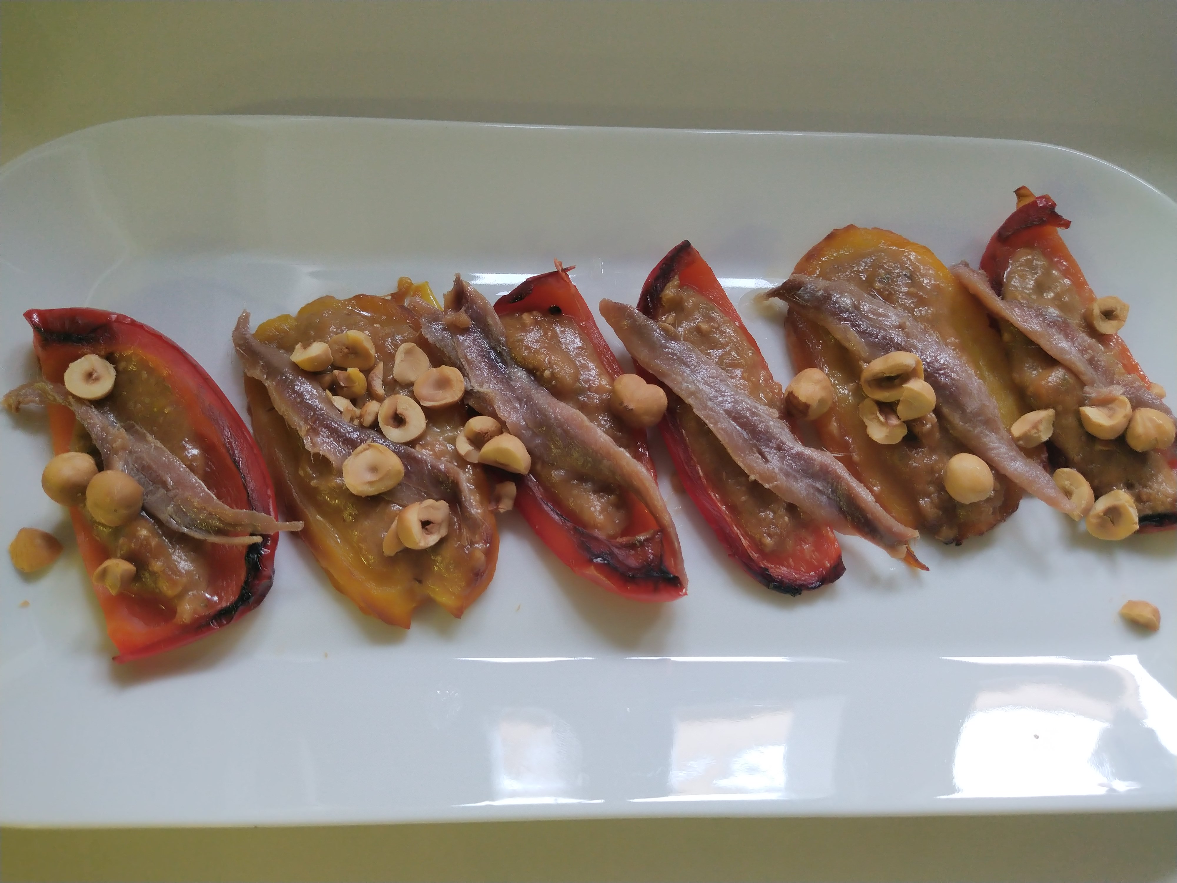 Paprika mit Haselnuß-Pesto